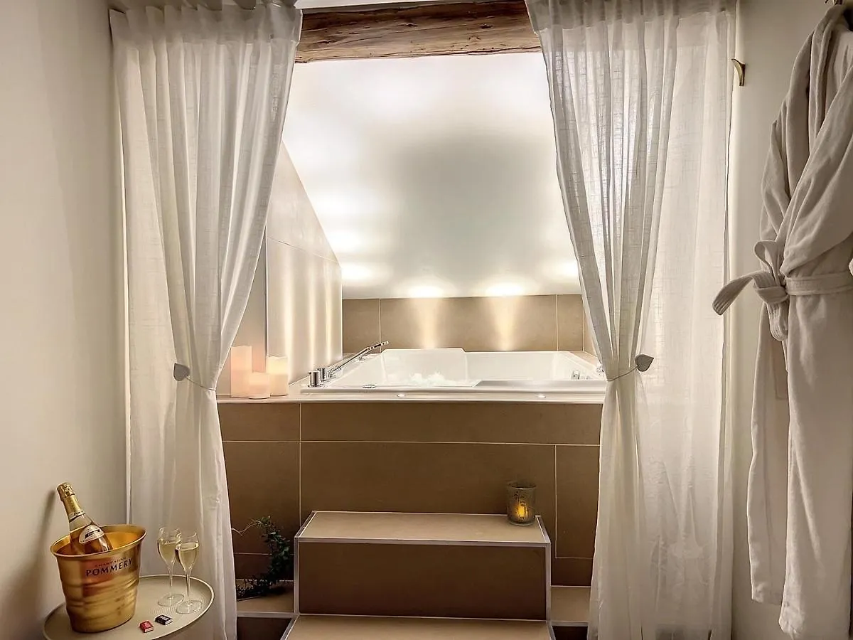 Appartement Le cocon Blanc câlin - Spa balnéothérapie Saint-Etienne